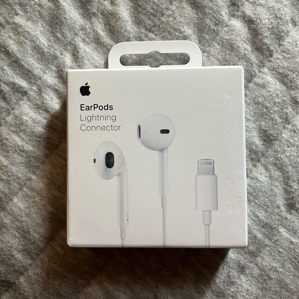 Apple EarPods with Lightning Connector - White